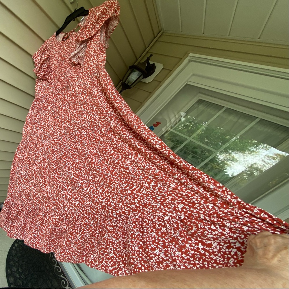 VGUC Old Navy Sz-L(M) Red & White Floral Layers, Ruffled Sleeves, Gathered Chest - Picture 16 of 16